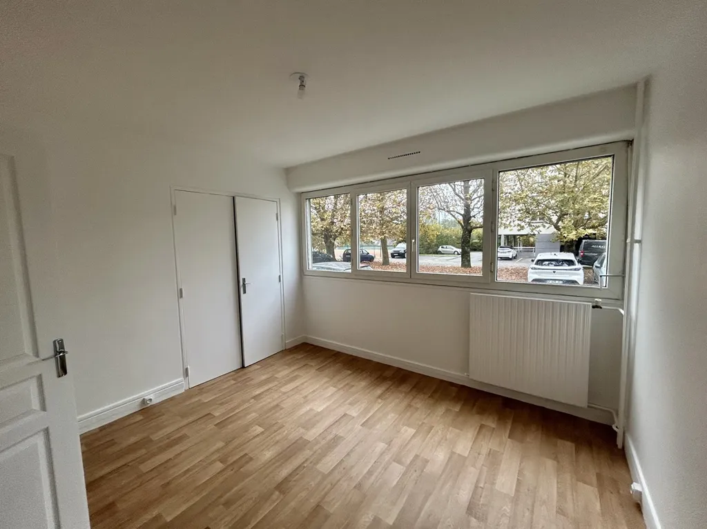 Toad - 3-Bed Apartment with Garden in Palaiseau