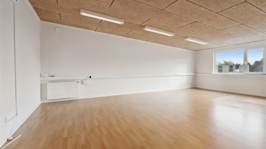 Stanze - Office Space with Good Natural Light in Odense SØ