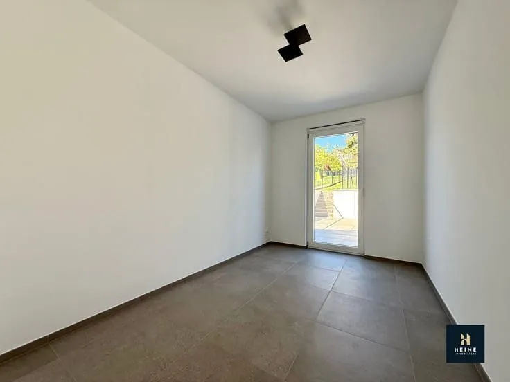 Rooms - New Build Flat with Garden in Seilles