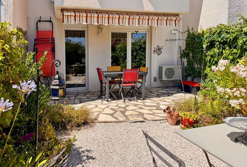 Terrazza - 3-Bed Flat with Garden and Terrace in Saint-Raphaël
