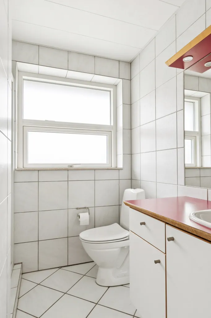 Bathrooms - 1979 Summerhouse with Garden in Karrebæksminde