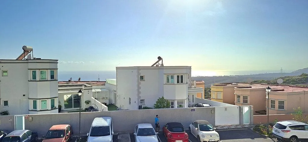 Välivaade - Semi-Detached Villa with Pool in Chayofa