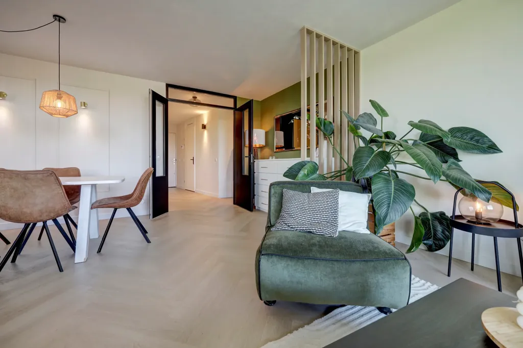 Soggiorno - Modernised 3-Bedroom Apartment with Balcony in Westerpark