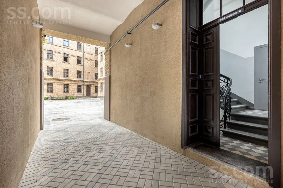 Entrée - Renovated Apartment with Garden in Riga Centre