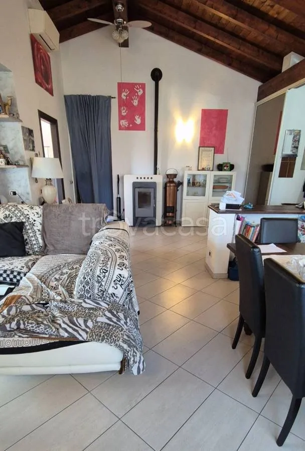 Soggiorno - Rustic Bifamily Villa with Garden in Trecate