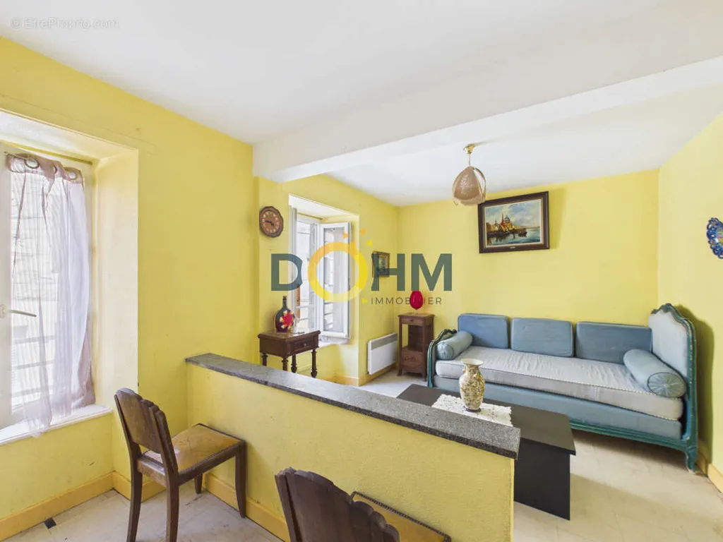 Séjour - Immeuble avec 3 Appartements en Centre Bourg à La Chaise-Dieu