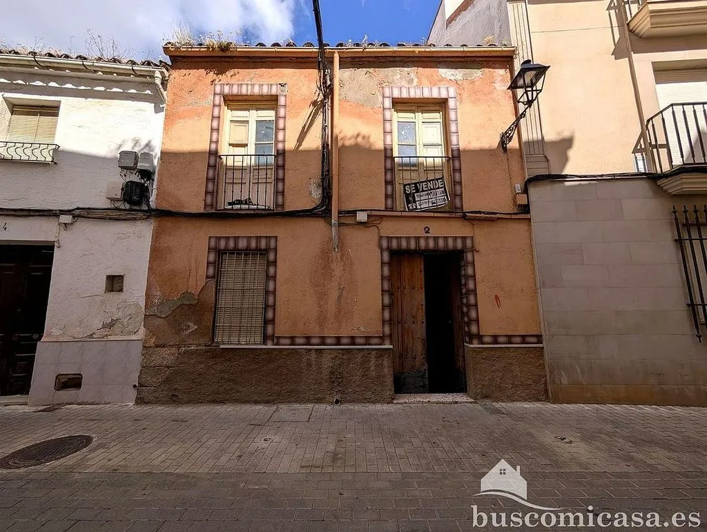 Välivaade - Historic Chalet for Renovation in Linares