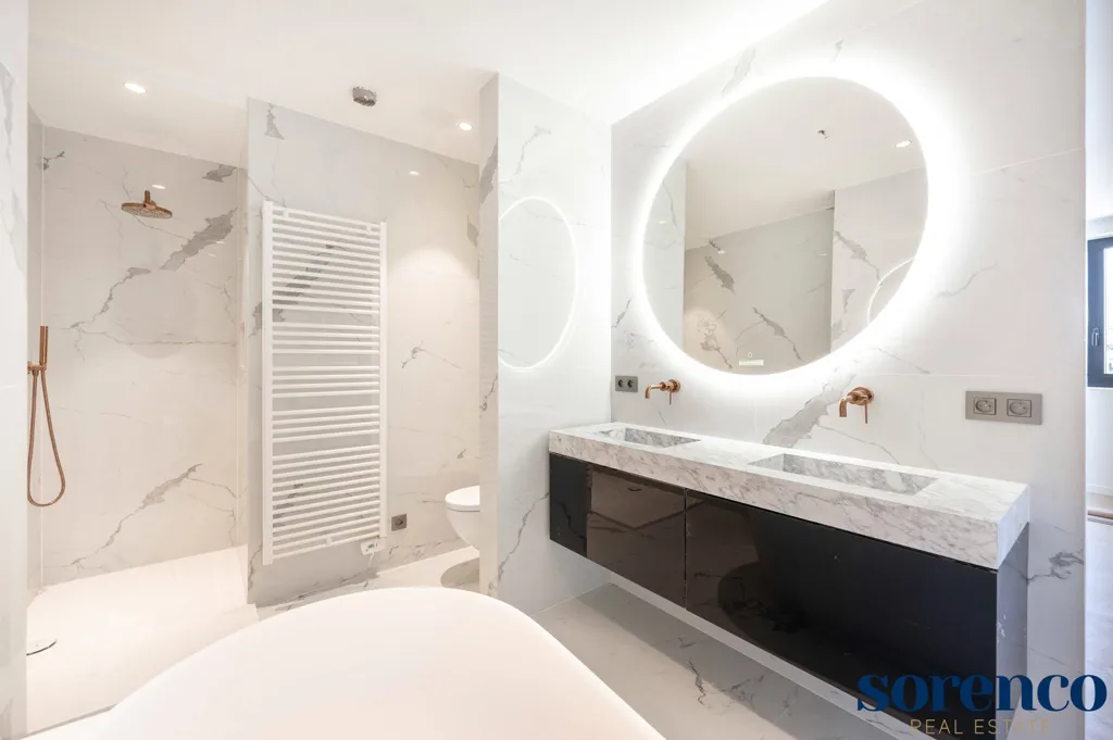 Salles de bain - Penthouse avec Terrasse Panoramique à Anvers