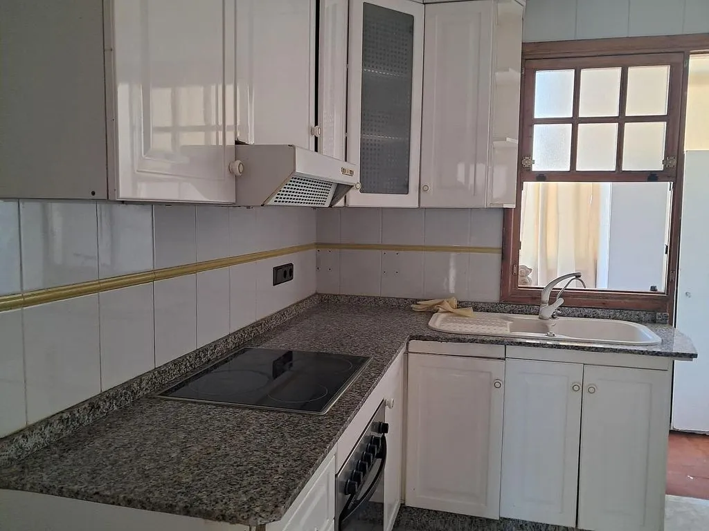 Cuisine - 3-Bedroom Flat with Terrace in Puente Tocinos
