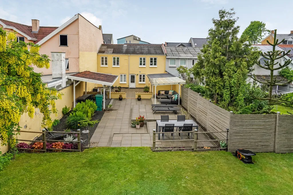 Aed - Villa with Garden in Odense C
