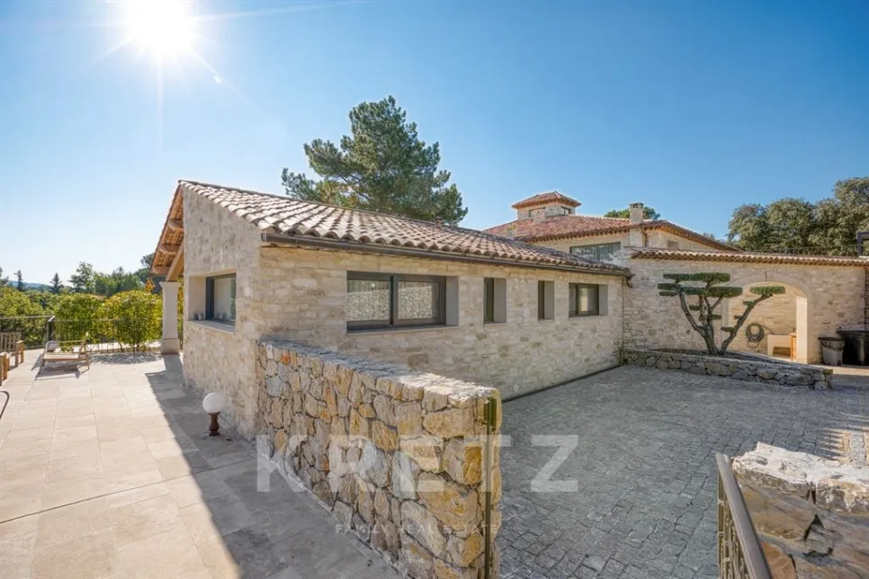 Välivaade - Rustic Estate with 3 Gites in Pierrevert