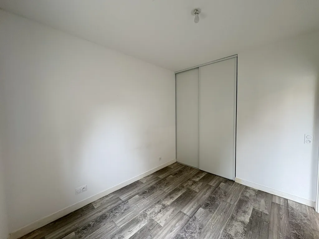 Toad - T2 Flat with Balcony in Lormont