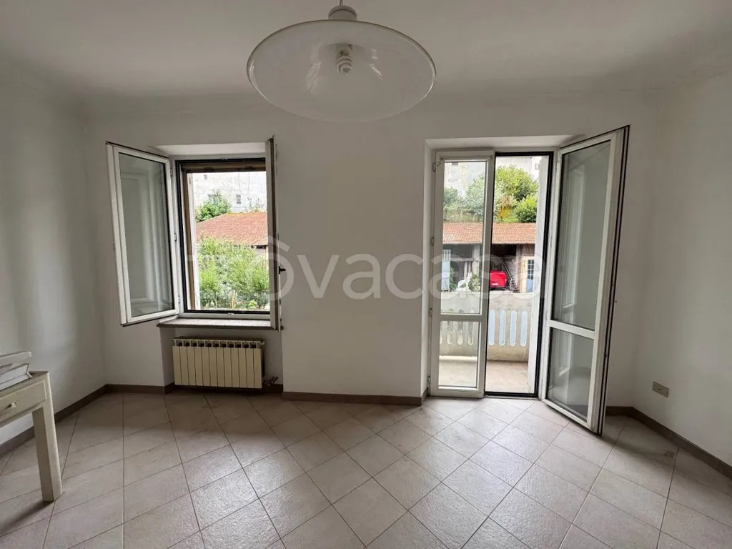Elutuba - Two-Storey House with Balcony in Vische