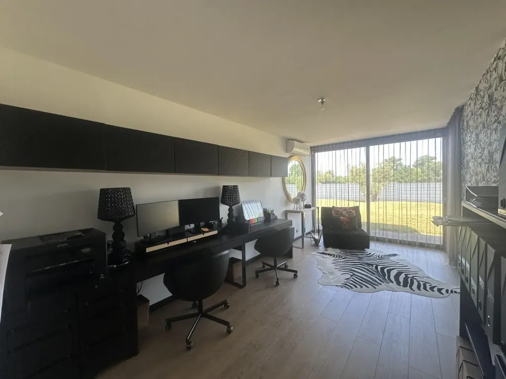 Office - Modern Villa with Pool in Artisanal Zone