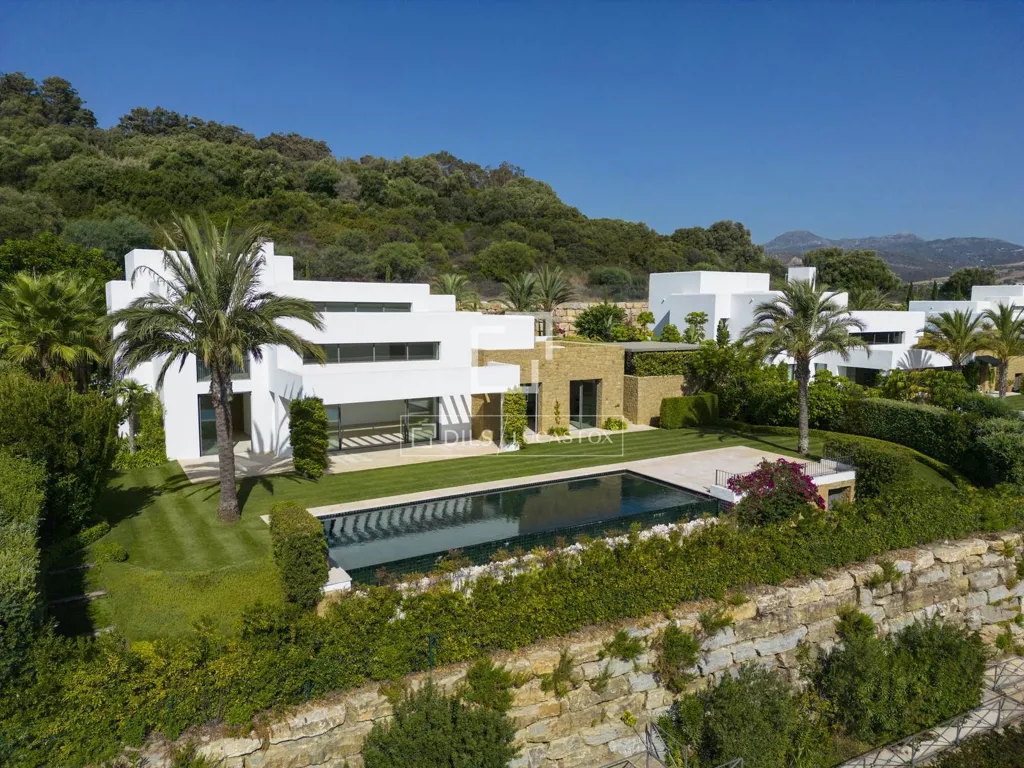 Piscina - Luxury Villa with Pool in Estepona