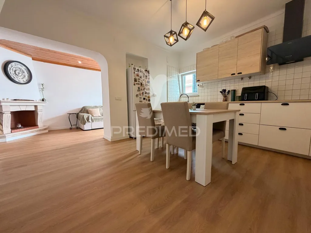 Salle à manger - Renovated T2 House in Quinta do Anjo Centre