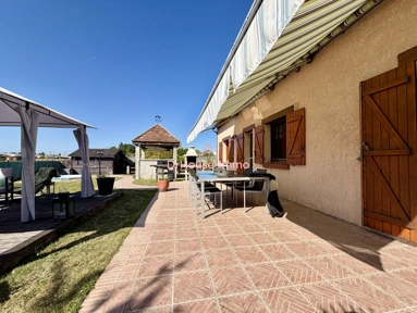 Terrass - House with Pool and Jacuzzi in Villemandeur
