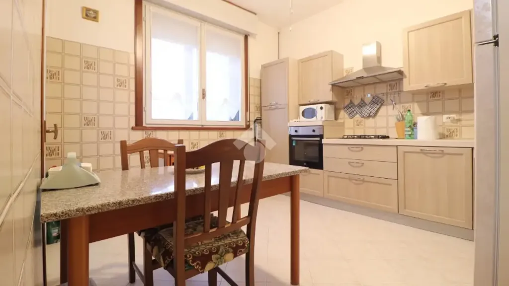 Cucina - Rear-Facing Apartment with Balcony in Mantua