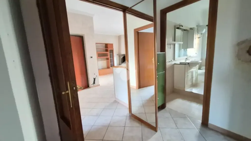 Esik - Spacious Apartment with Balcony in Labico