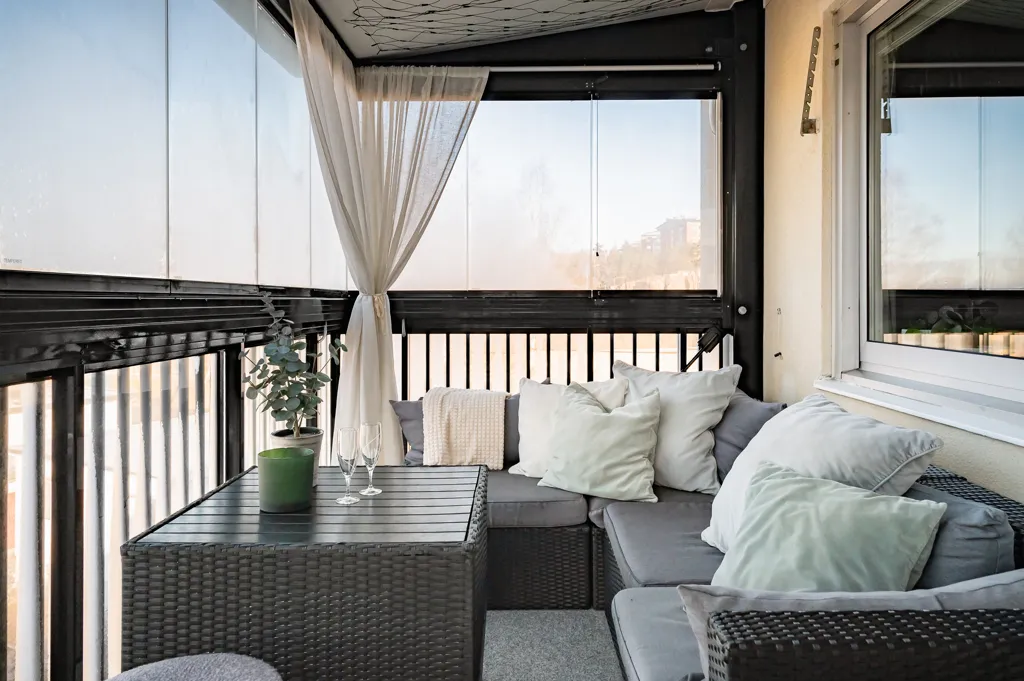 Balcon - Apartment with West-Facing Balcony in Karlstad