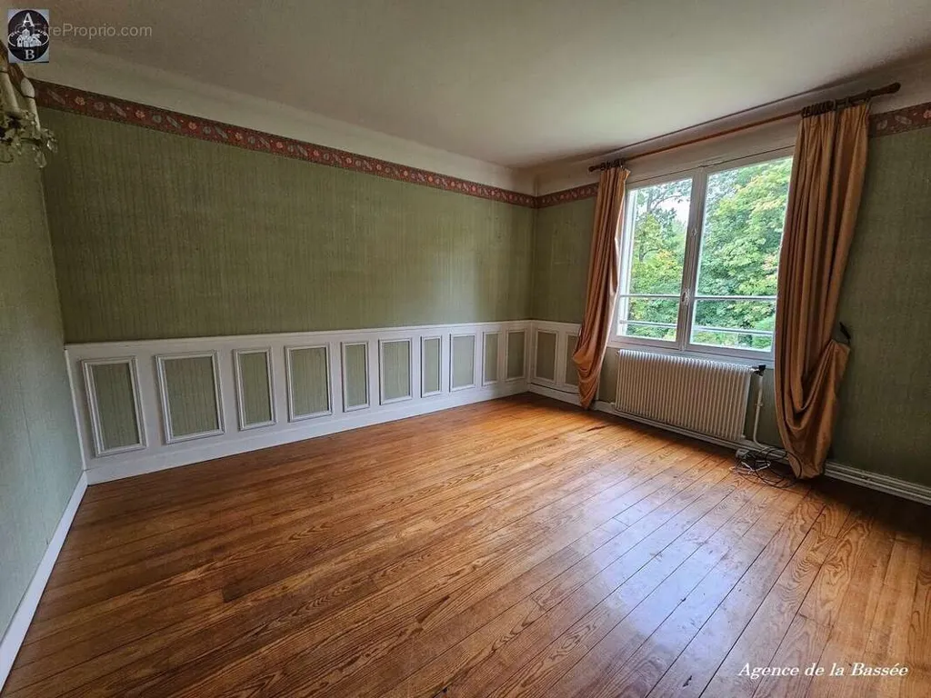 Elutuba - Traditional House with River View in Provins