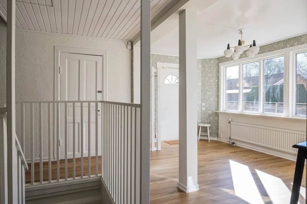 Esik - Family Villa with Workshop in Varnhem