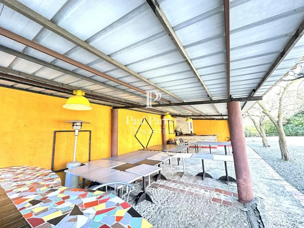 Terrasse - Villa Luxueuse avec Piscine à Grans