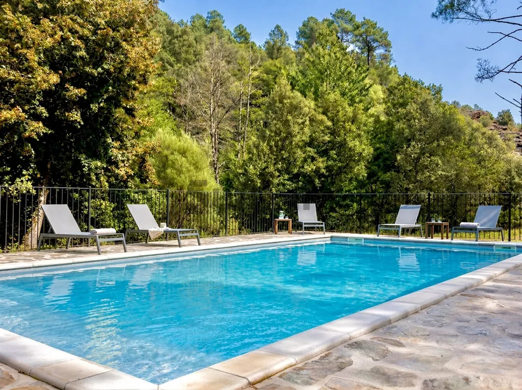 Piscine - Hameau de 22 Hectares avec Piscine en Cévennes