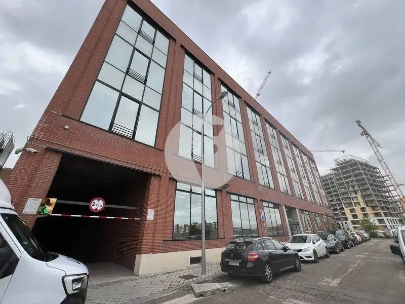 Esterno - Office Building with High Ceilings in Madrid