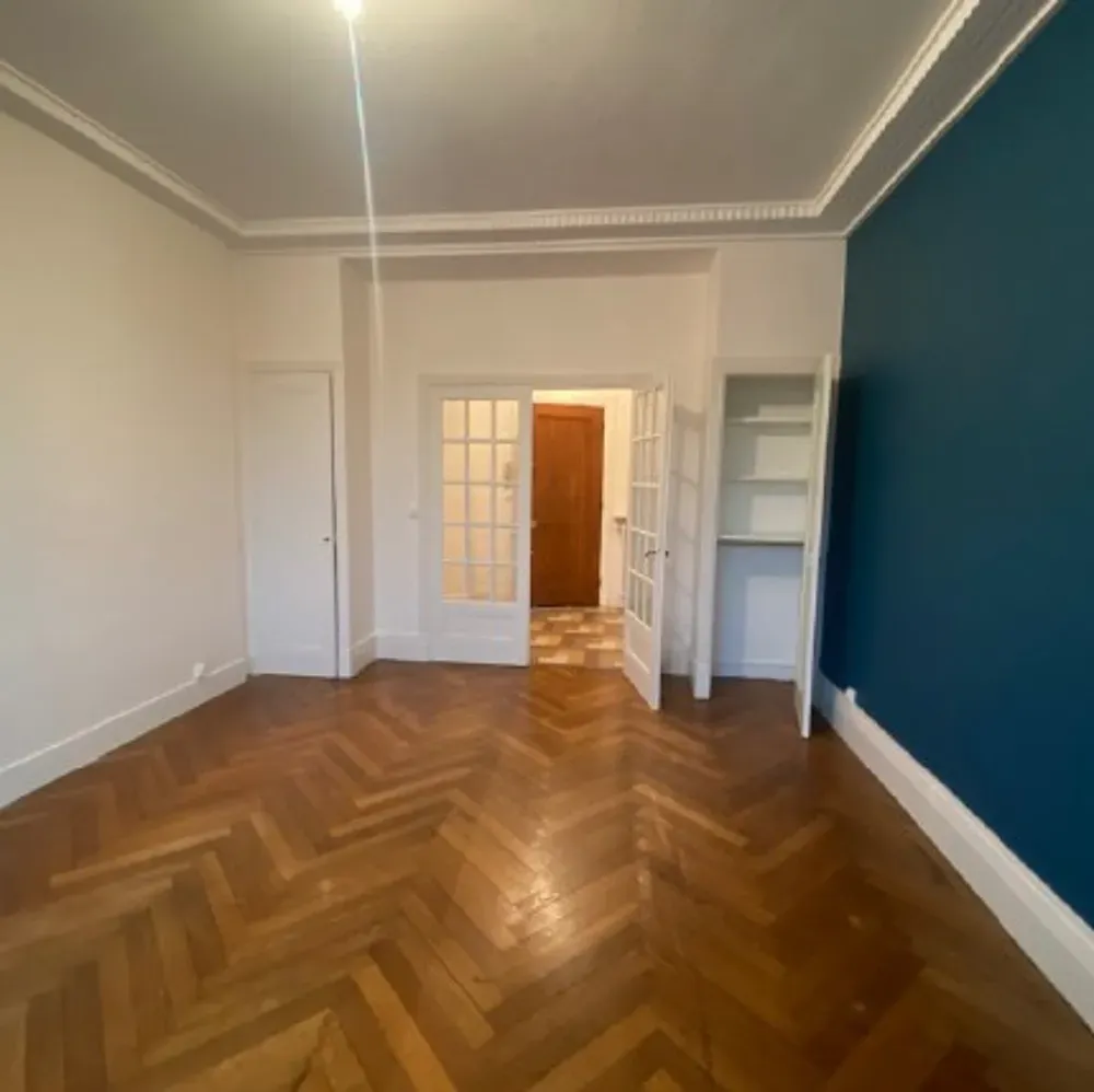 Rooms - 2-Bedroom Apartment with Balcony in Lyon