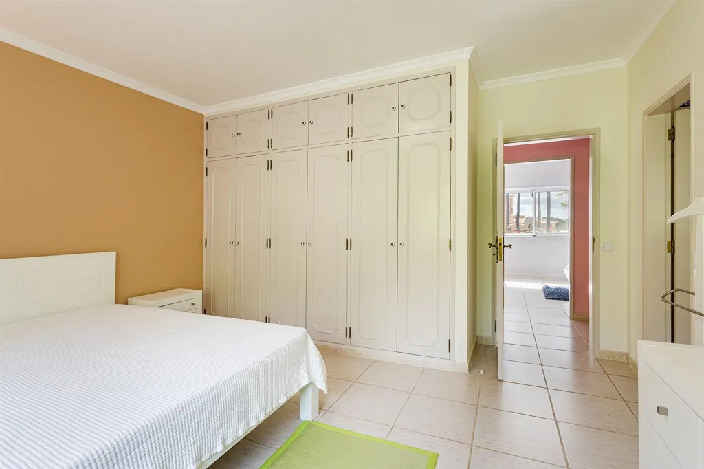 Bedrooms - Detached House with Pool in Loulé, Portugal