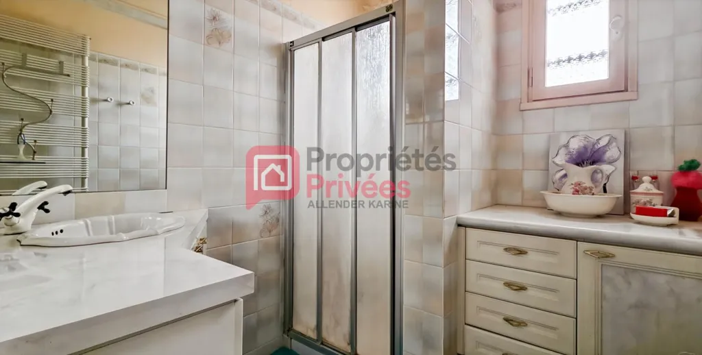 Salles de bain - Maison avec Jardin et Sous-sol à Soucy