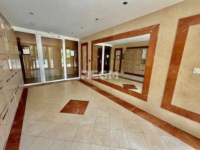 Entrée - Appartement avec Balcons en Centre-Ville à Saint-Fargeau-Ponthierry