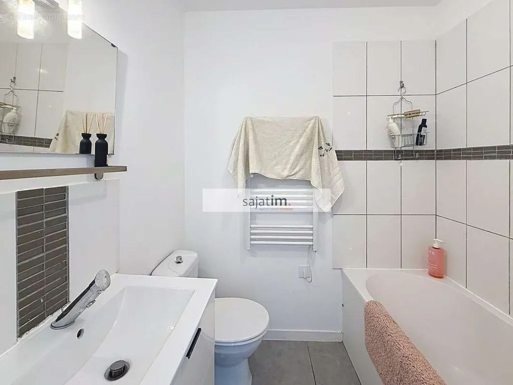Salles de bain - Appartement T3 Lumineux à Cuers