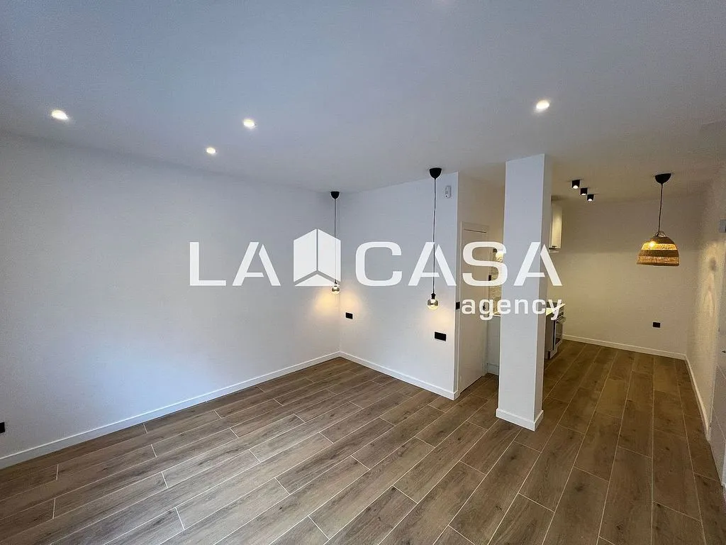 Loft in Reform with AC in Carrer de Velia