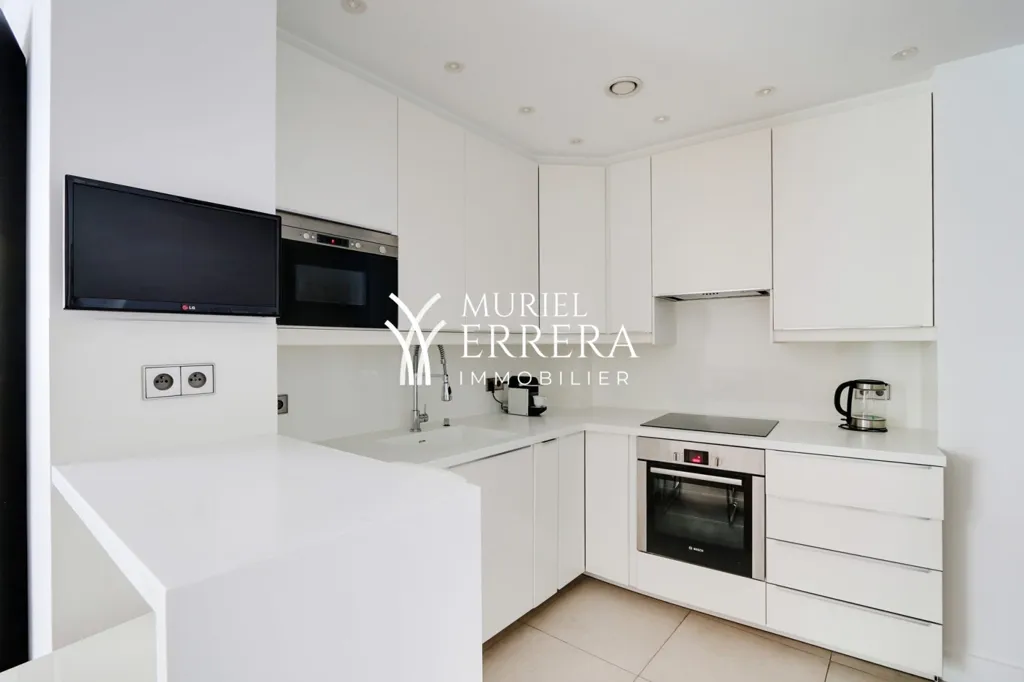 Köök - Modern Apartment with Balcony in Avenue Montaigne