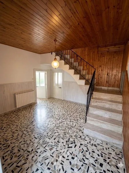 Pièces - Three-Bedroom Property with Terrace in Silanus
