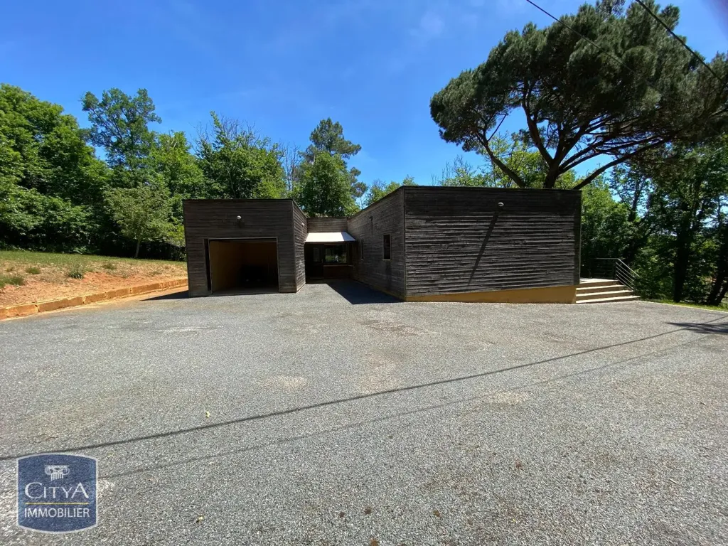 Extérieur - Maison architecturale avec terrasse à Meyrals