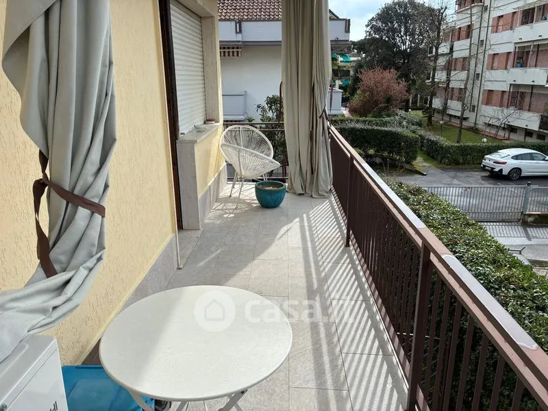 Balcon - Fully Furnished Flat with Balcony in Massa