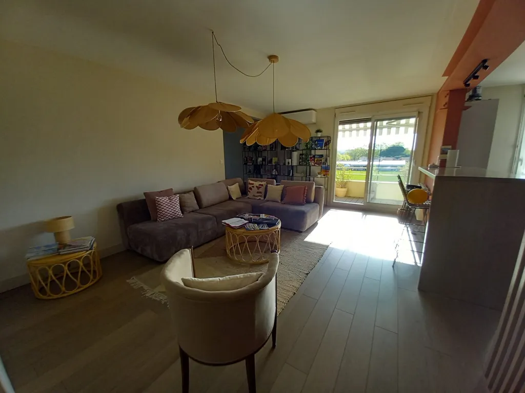 Living Room - T3/T4 Apartment with Balcony in Toulouse