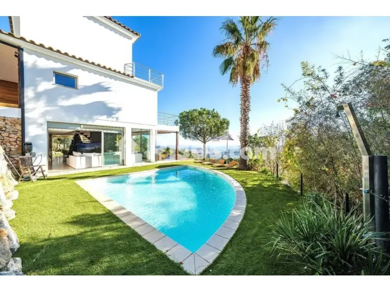 Pool - Spacious House with Private Pool in Costa Brava