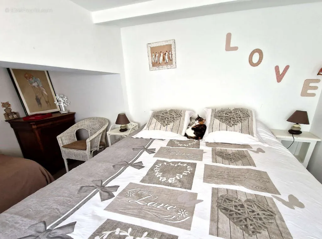 Bedrooms - New Villa with Panoramic View in Sommières