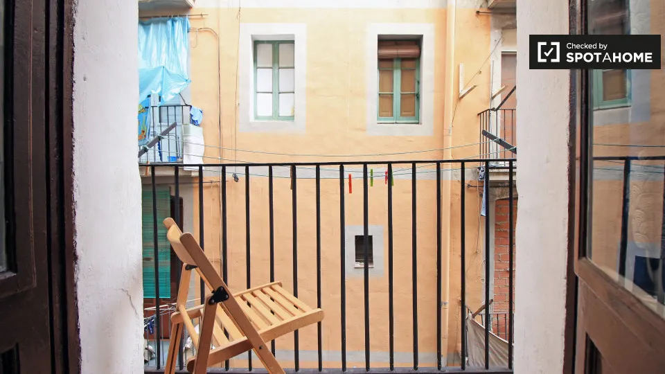Balcon - Shared Room in Central Barcelona