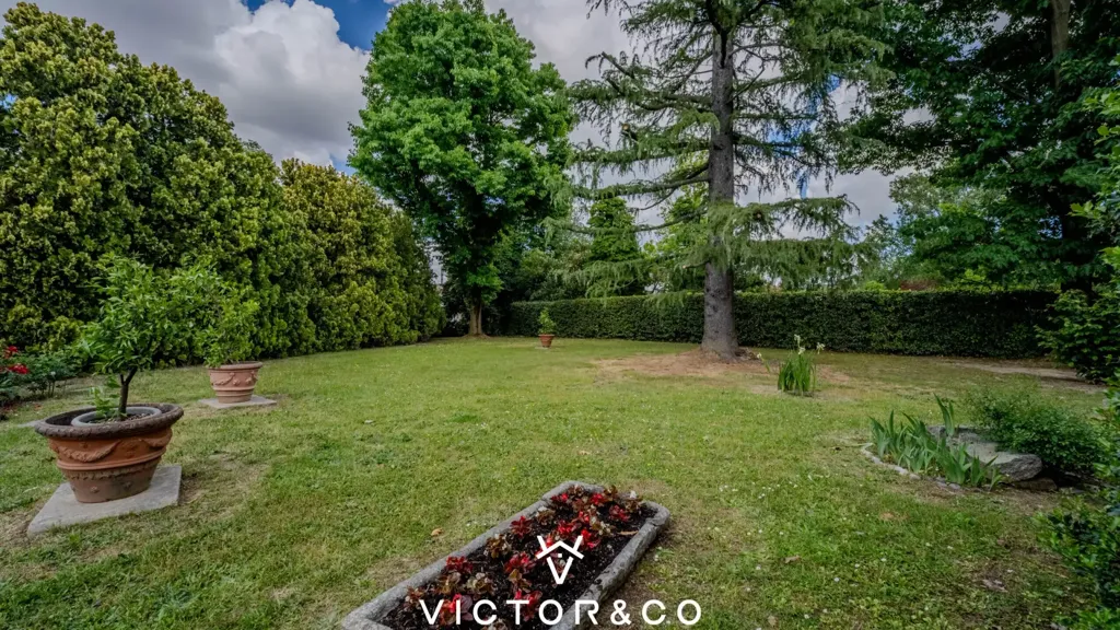 Garden - Villa with Garden in Novara