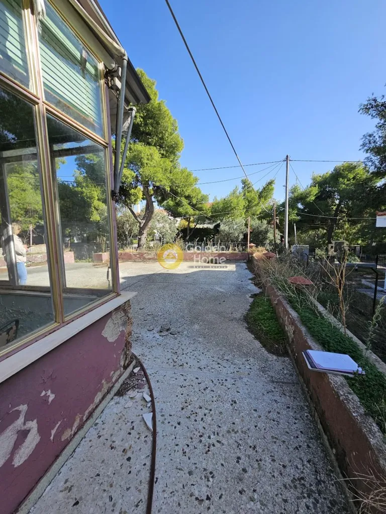 Terrasse - Plot with Construction Rights in Thriamvos, Athens