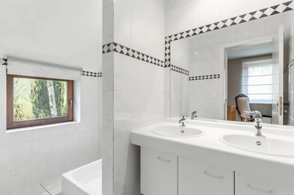 Salles de bain - Villa Lumineuse dans une Petite Ruelle à Ohain