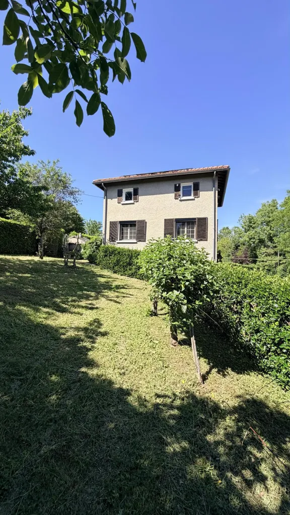 Jardin - Villa avec Panneaux Solaires à Dardilly
