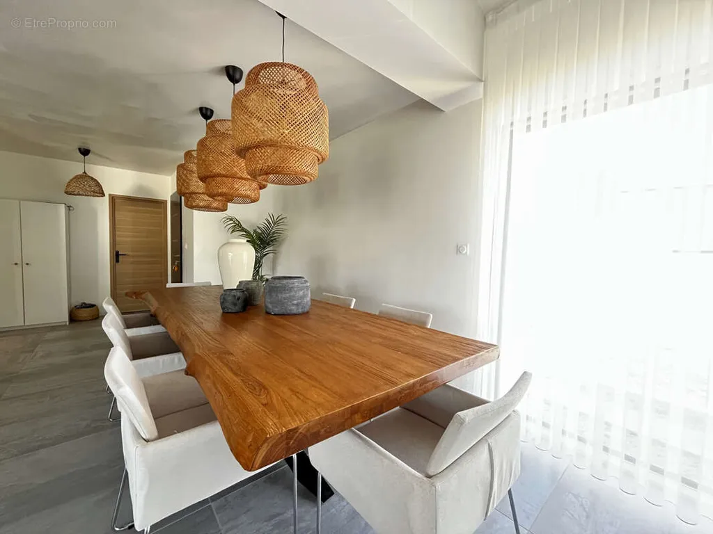 Salle à manger - Maison de Plain-pied avec Piscine à Rouans