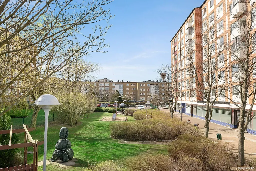 Garden - Charming Apartment with Balcony in Almhög
