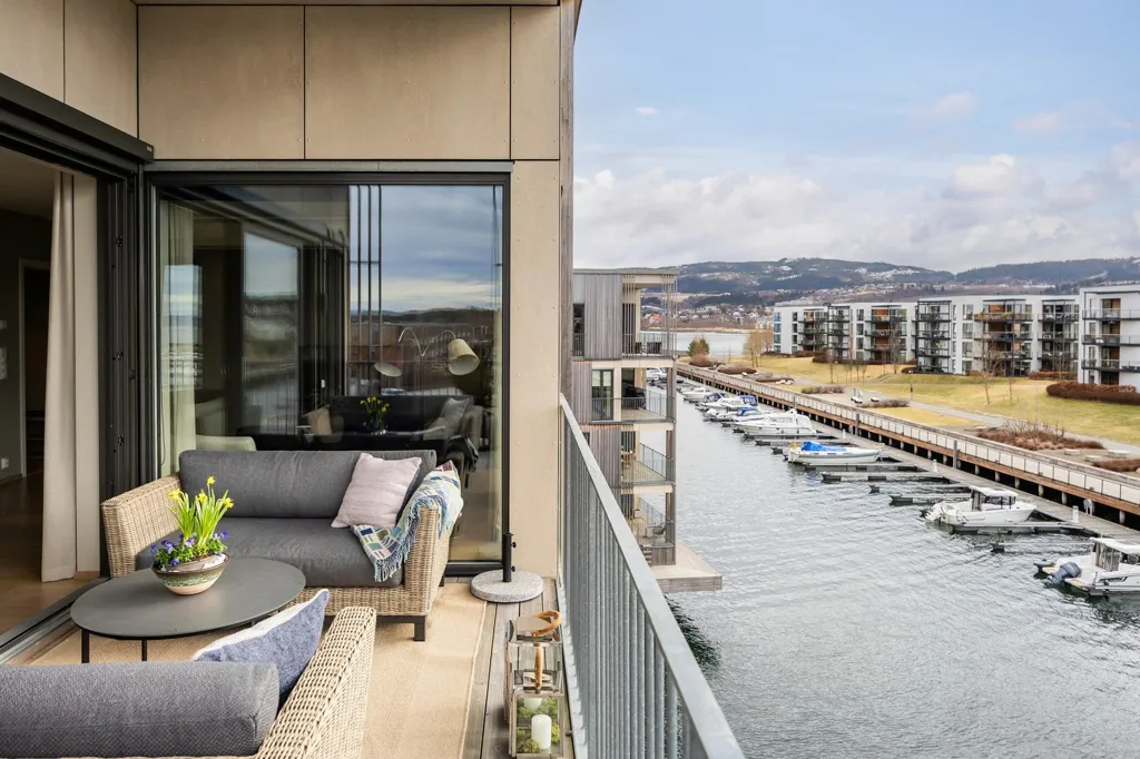 Rõdu - Apartment with Two Terraces in Grilstad Marina